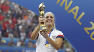 Julie Ertz hizo su debut internacional en 2013. (Crédito: Jonathan Moscrop/AP)