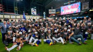 ¡Rangers avanza a Serie Mundial con paliza sobre Astros!