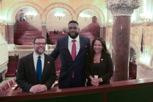 6643a78b95869_senado-de-nueva-york-honra-a-david-ortiz-1-1024x682