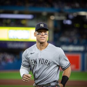 06mlb-judge-top1-1-3e92-mediumSquareAt3X