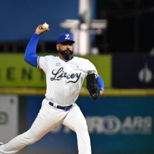 ¡Todos… pero TODOS, de pie y APLAUDIENDO a la ! @cesarmvaldez #LosBicampeones