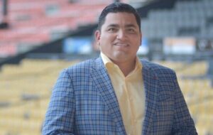 Angel-Ovalles-gerente-general-de-las-Aguilas-se-llevo-el-premio-a-ejecutivo-del-ano-de-LIDOM-2024-2025-1