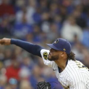 El-pitcher-dominicano-Peralta-clave-en-la-victoria-de-Milwaukee_.jpg