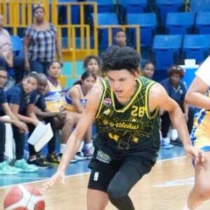 La-jugadora-Jennifer-Jimenez-se-luce-en-la-cancha-y-anota-18-puntos-clave_.jpg