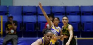 San-Carlos-toma-ventaja-sobre-Mauricio-Baez-en-final-del-torneo-de-baloncesto-superior-femenino_.jpg