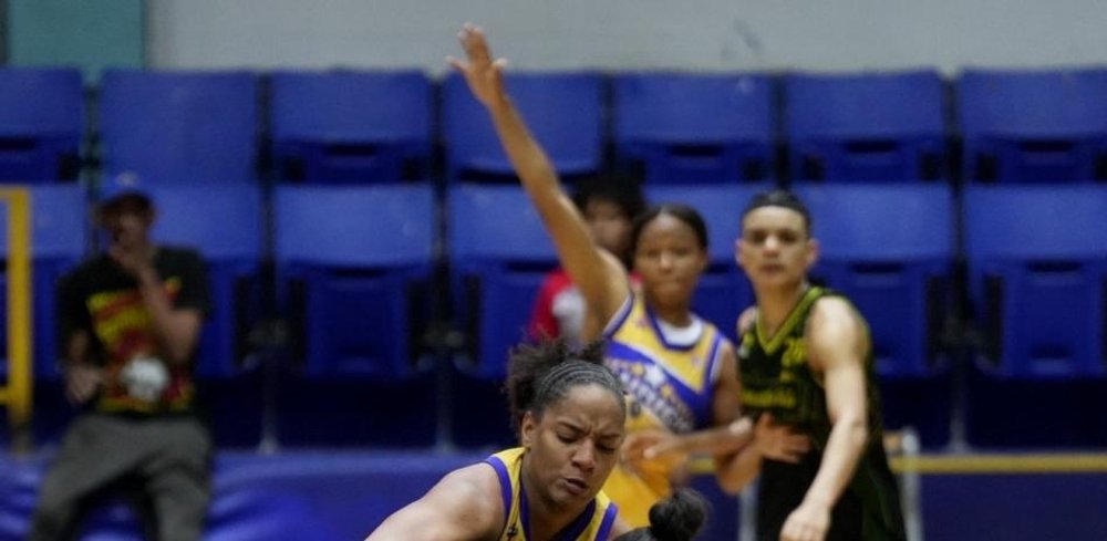 San-Carlos-toma-ventaja-sobre-Mauricio-Baez-en-final-del-torneo-de-baloncesto-superior-femenino_.jpg