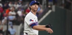 DeGrom y Rangers logran victoria 1-0 sobre Astros, con jonrón de Burger