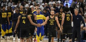 Steve Kerr dice que Curry está "abatido" tras lesionarse, pero "es parte del baloncesto"