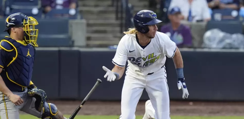 Jankowski impulsa carrera del triunfo de Rays, 3-2 sobre Cerveceros tras raras demoras por lluvia