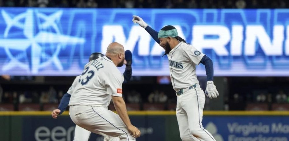 Marineros rompen racha de 4 derrotas, vencen a Yanquis en 11 entradas con sencillo de Crawford