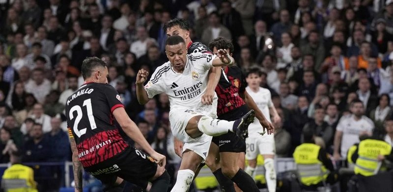 El Real Madrid vence 2-1 al Mallorca, retrasando la celebración del título del Barcelona