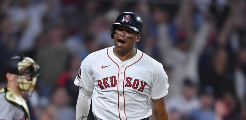 Jonrón de Rafael Devers deja en el terreno a los Bravos