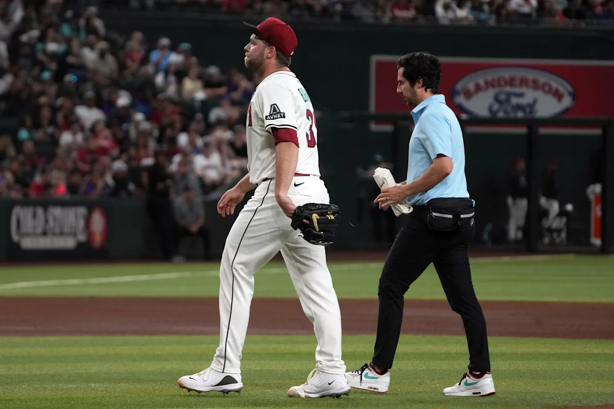 Corbin-Burnes-en-la-mira-rompiendo-records-y-deslumbrando_.jpg