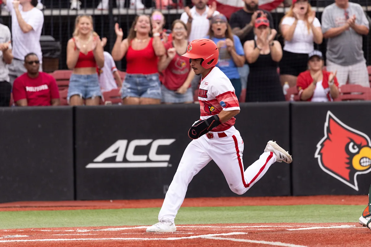 Descubre-la-trayectoria-del-beisbol-de-Louisville-en-el-College-World-Series_.jpg