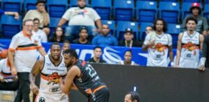 Devondre-Perry-lidera-victoria-de-los-Reales-ante-los-Titanes_.jpg