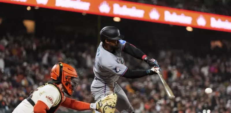 Epica-victoria-de-los-Marlins-con-hit-decisivo-de-Otto-Lopez_.jpg