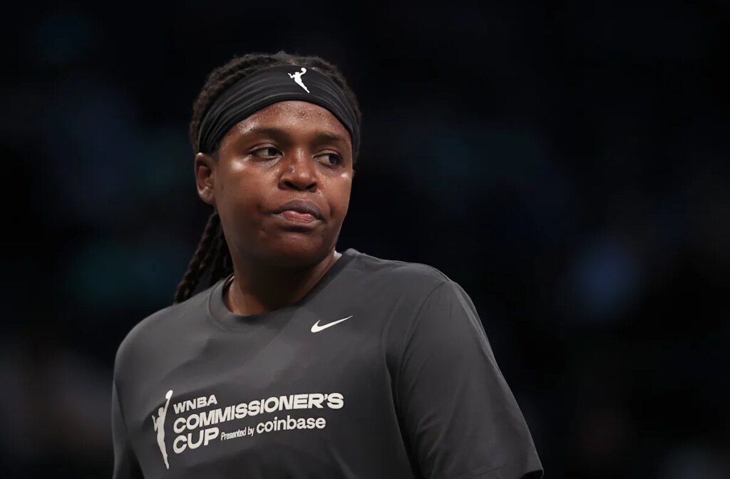 Estrella-de-la-WNBA-sufre-lesion-en-el-tobillo-durante-partido-emocionante_.jpg