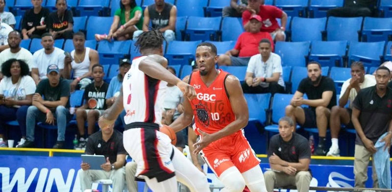 Gerardo-Suero-y-Trahson-Burrel-Lideres-en-el-triunfo-de-Leones-ante-Indios_.jpg