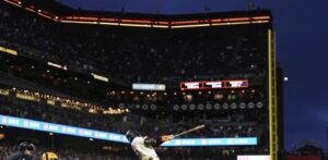 Gigantes-dominan-a-los-Padres-con-triple-de-Tatis-Jr._.jpg