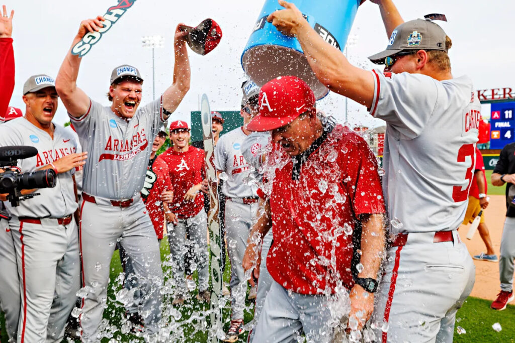 UCLA-Arkansas-Louisville-y-Arizona-destacan-en-la-Serie-Mundial-Universitaria_.jpg