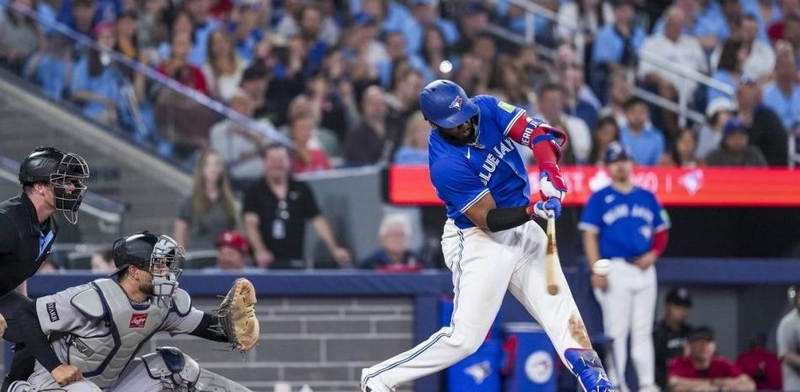 Azulejos-arrasan-Yankees-en-dramatico-triunfo_.jpg