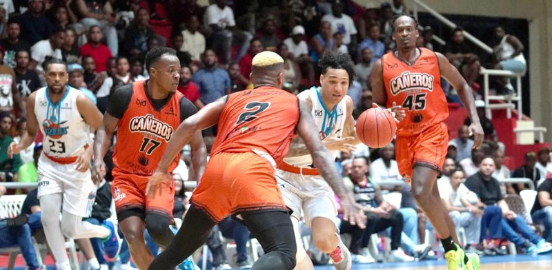 Perez-y-Bautista-lideran-victoria-consecutiva-de-los-Titanes-en-la-LNB_.jpg