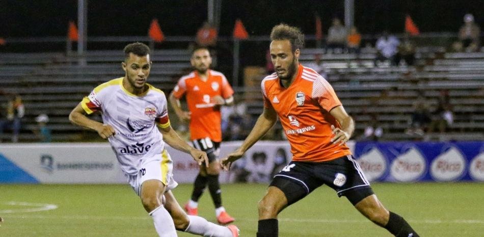 Enfrentamiento-entre-Cibao-FC-y-Vega-Real-en-la-LDF_.jpg