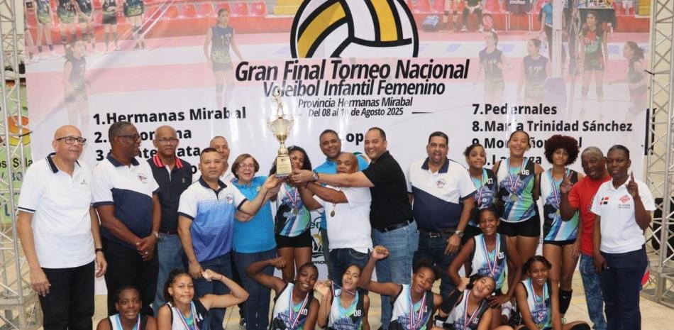 San-Cristobal-triunfa-en-el-voleibol-femenino-infantil_.jpg