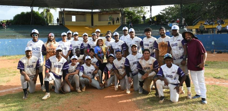 UASD-se-alza-como-campeon-del-beisbol-universitario_.jpg