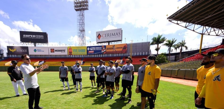 Aguilas-Cibaenas-inician-practicas-en-el-Estadio-Cibao-para-la-nueva-temporada_.jpg