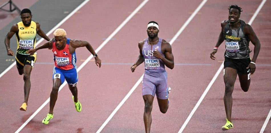 Alexander-Ogando-avanza-a-la-final-de-los-200-metros-en-el-Mundial-de-Atletismo_.jpg