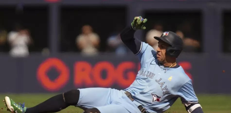 Azulejos-de-Toronto-aplastan-a-los-Orioles-con-un-11-2-gracias-a-Springer-y-Bieber_.jpg