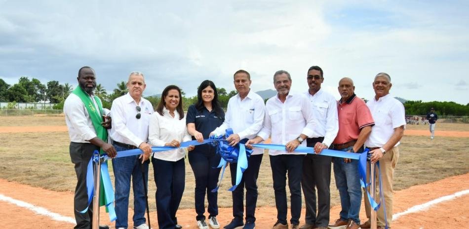 Inauguracion-del-Estadio-Nuevos-Horizontes-en-Cotui-con-la-presencia-del-Comisionado-Nacional-de-Beisbol_.jpg