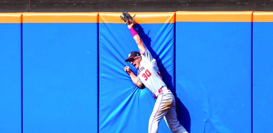 Jacob-Young-brilla-con-dos-atrapadas-clave-y-lleva-a-los-Nacionales-a-la-victoria-sobre-los-Mets_.jpg