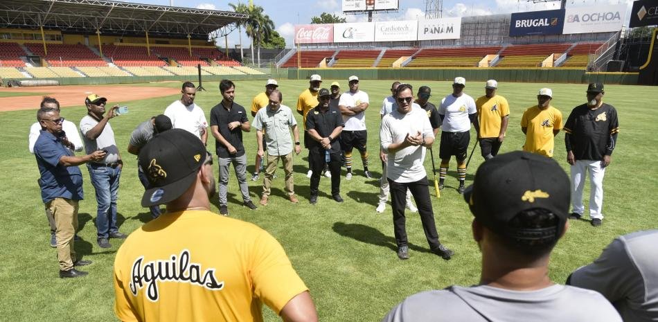 Juan-Lagares-lidera-el-entrenamiento-anticipado-de-las-Aguilas-Cibaenas_.jpg