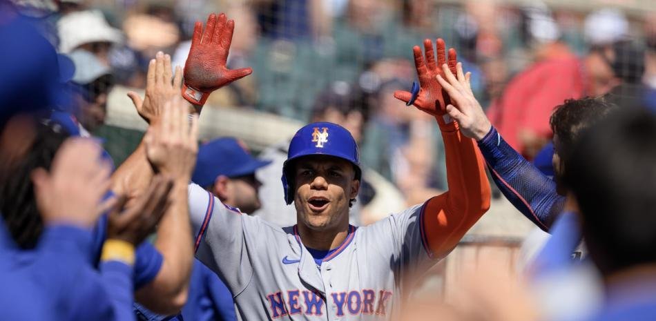 Juan-Soto-alcanza-el-hito-del-30-30-en-su-carrera_.jpg