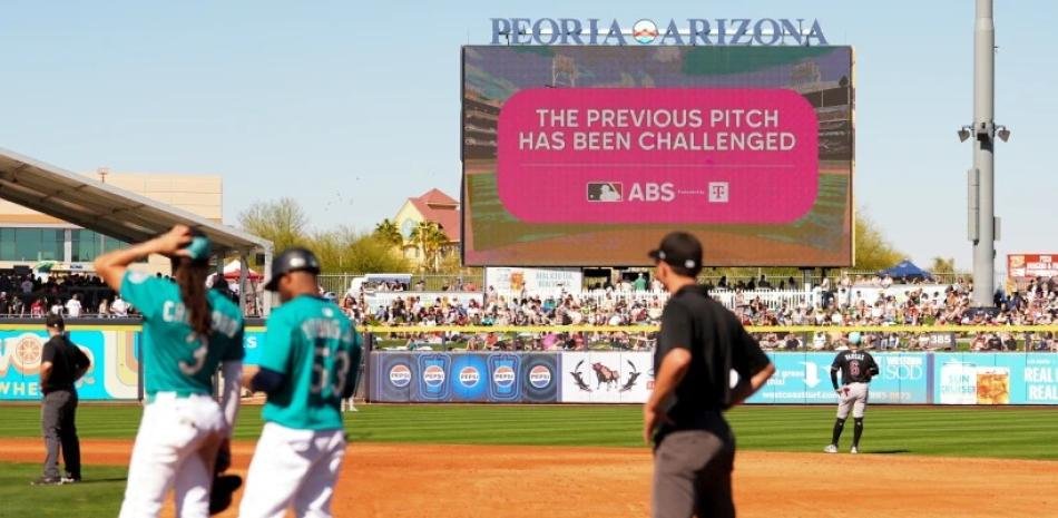 La-llegada-de-los-arbitros-robots-en-la-MLB-para-2026_.jpg