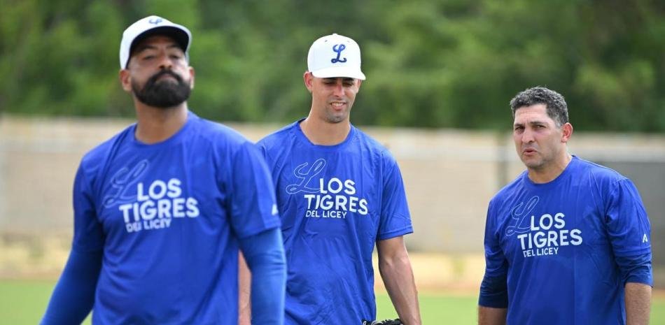Liderazgo-en-los-Entrenamientos-del-Licey-por-Valdez-Espino-y-Lopez_.jpg