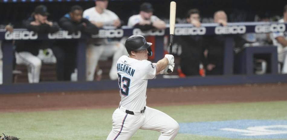 Triunfo-contundente-de-Marlins-gracias-a-Wagaman-Edwards-y-Lopez_.jpg