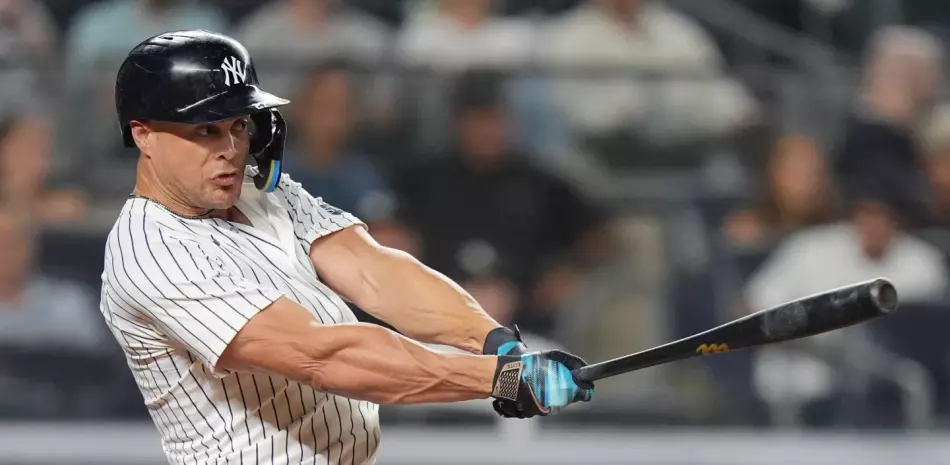 Yankees-siguen-en-la-lucha-con-victoria-sobre-Medias-Blancas-gracias-a-Stanton-y-Rodon_.webp