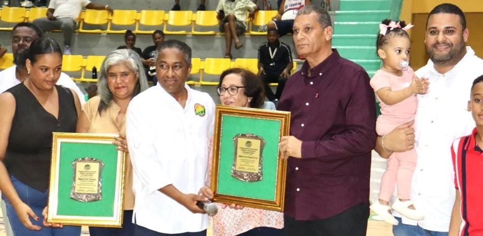 Acel-y-Consuelo-brillan-en-el-inicio-del-TBS-de-San-Pedro-de-Macoris_.jpg