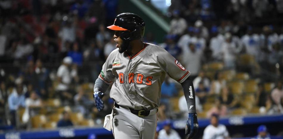 Brayan-de-la-Cruz-impulsa-a-los-Toros-con-un-grand-slam-frente-al-Licey_.jpg