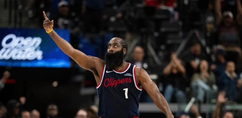 Clippers-dominan-a-Suns-en-el-debut-de-Harden-con-30-puntos_.jpg
