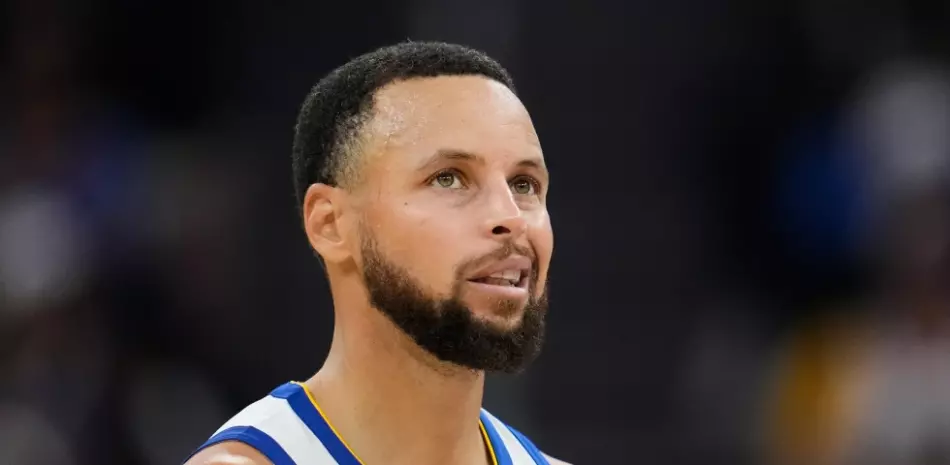Curry-brilla-y-Warriors-superan-a-Nuggets-en-emocionante-prorroga_.webp
