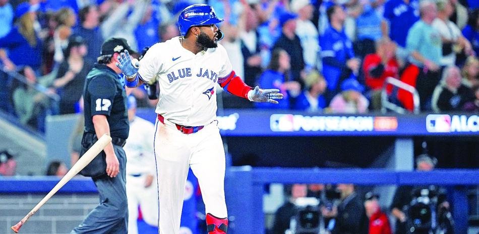 Guerrero-Jr.-brilla-con-su-sexto-jonron-y-lleva-a-los-Azulejos-al-septimo-juego_.jpg