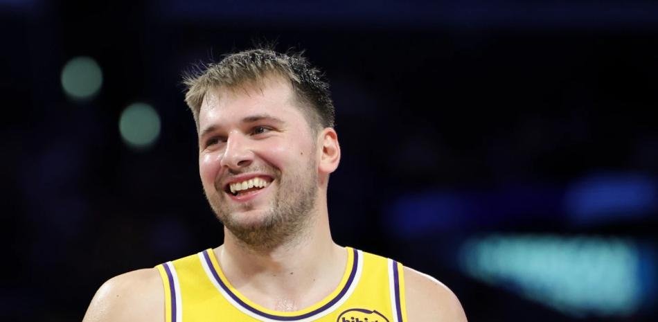 Luka-Doncic-brilla-en-el-club-40-40-con-actuaciones-destacadas-en-el-inicio-de-la-temporada_.jpg