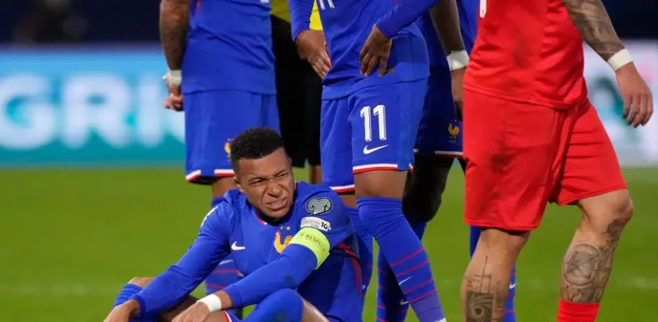 Mbappe-se-ausenta-del-encuentro-crucial-ante-Islandia-por-lesion_.webp