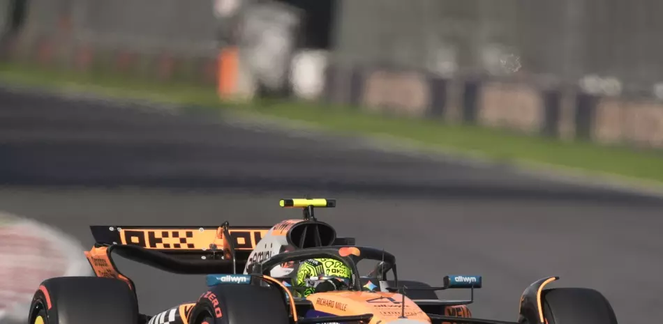 Norris-se-lleva-la-pole-mientras-Piastri-enfrenta-dificultades-y-Hamilton-deslumbra-con-Ferrari-en-Mexico_.webp
