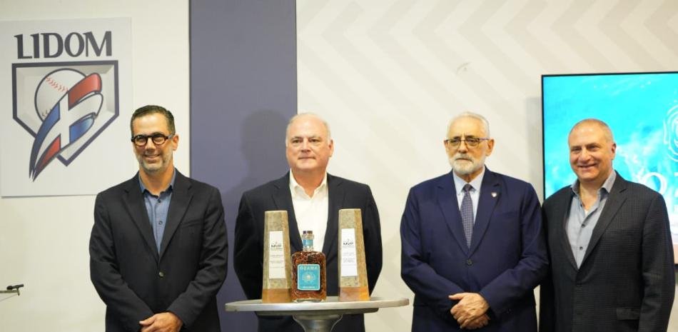 Ron-Ozama-se-convierte-en-patrocinador-oficial-del-premio-MVP-de-la-Semana-en-Lidom_.jpg