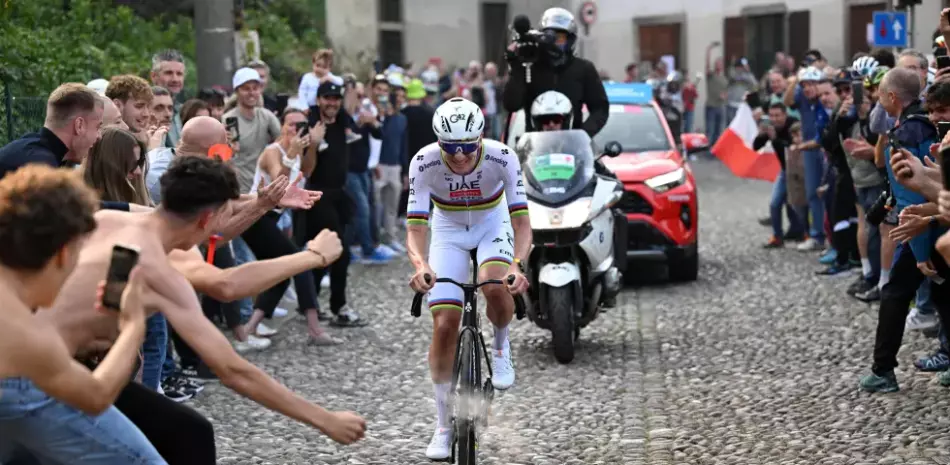 Tadej-Pogacar-conquista-su-quinto-Tour-de-Lombardia-y-cierra-una-temporada-historica_.webp
